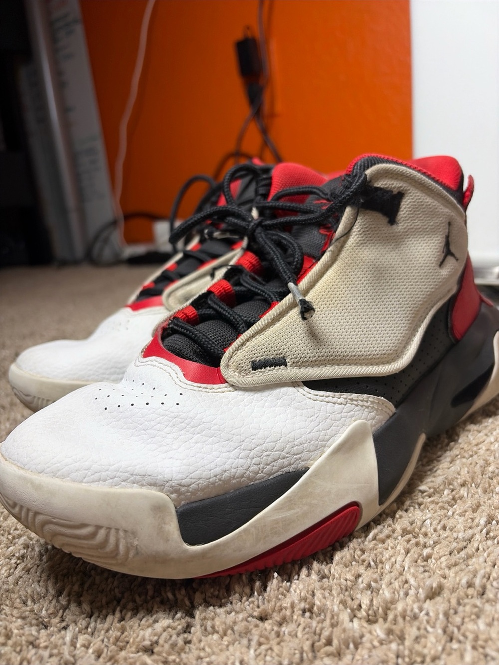 Jordan Max Aura 4, Size 6.5 kids/mens or 8 womens